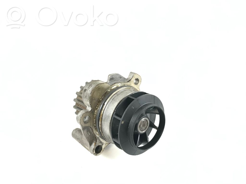 Audi A5 8T 8F Pompe de circulation d'eau 