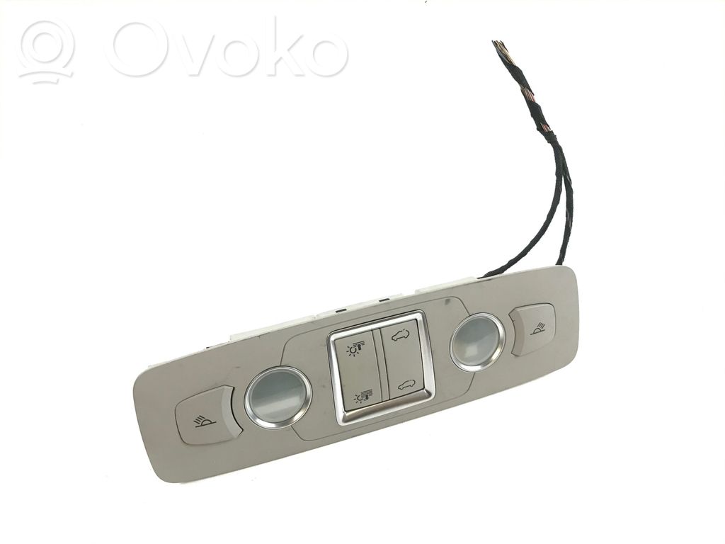 Audi Q7 4L Luz del asiento trasero 