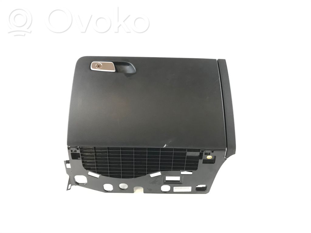 Guantera   8R1880302B