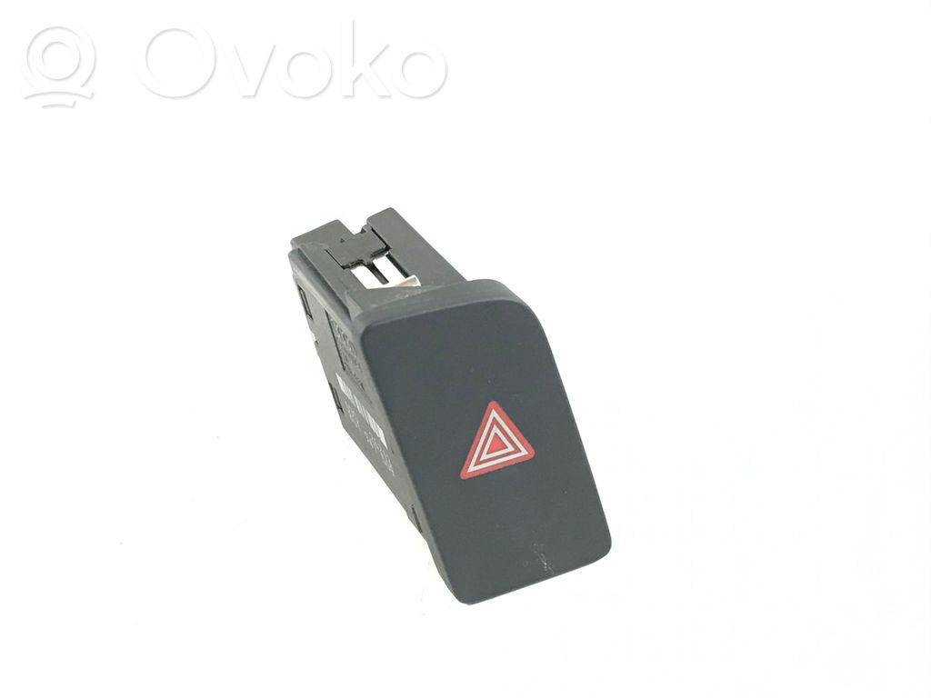Audi Q3 8U Przycisk świateł awaryjnych 
