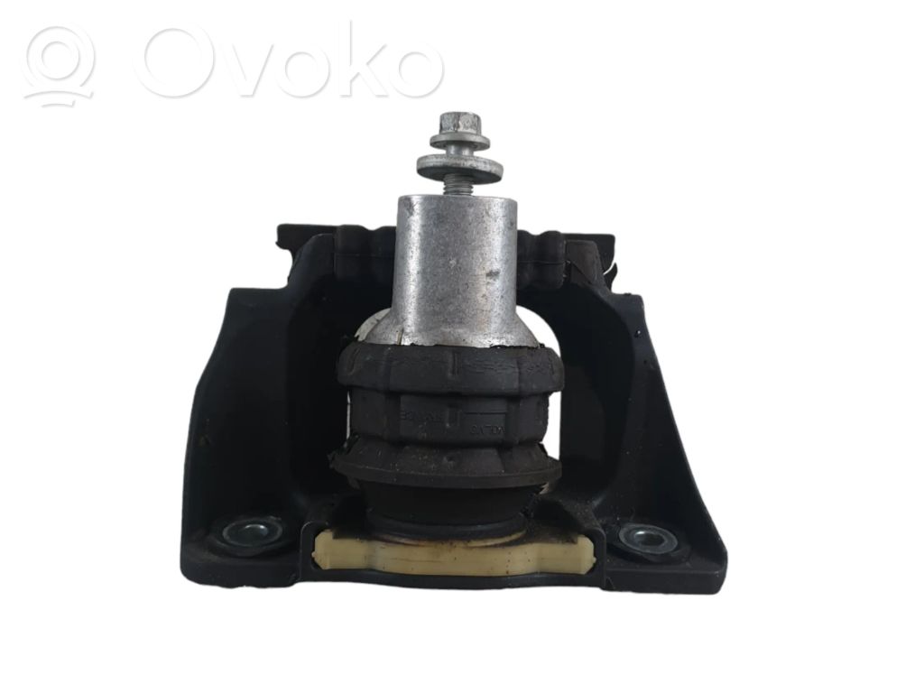 Volvo XC90 Engine mount bracket 