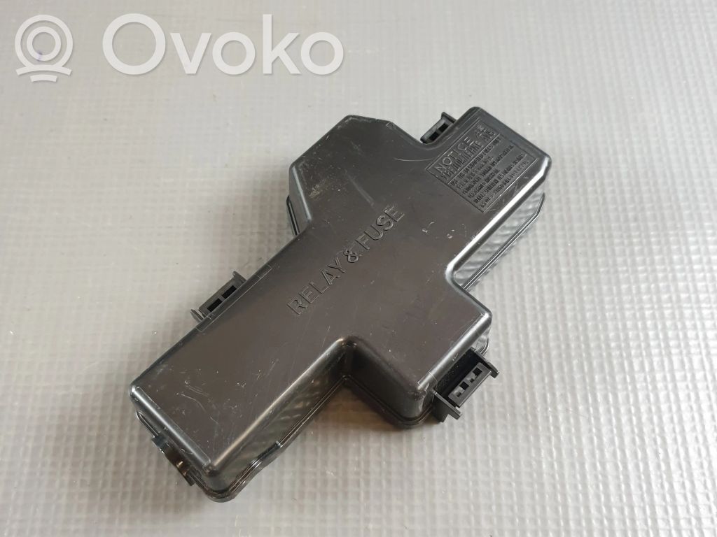 Toyota RAV 4 (XA50) Tapa de caja de fusibles 