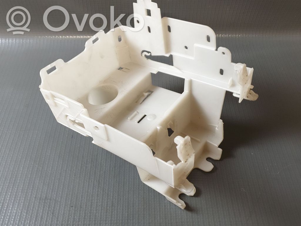 Toyota Proace Fuse box cover 