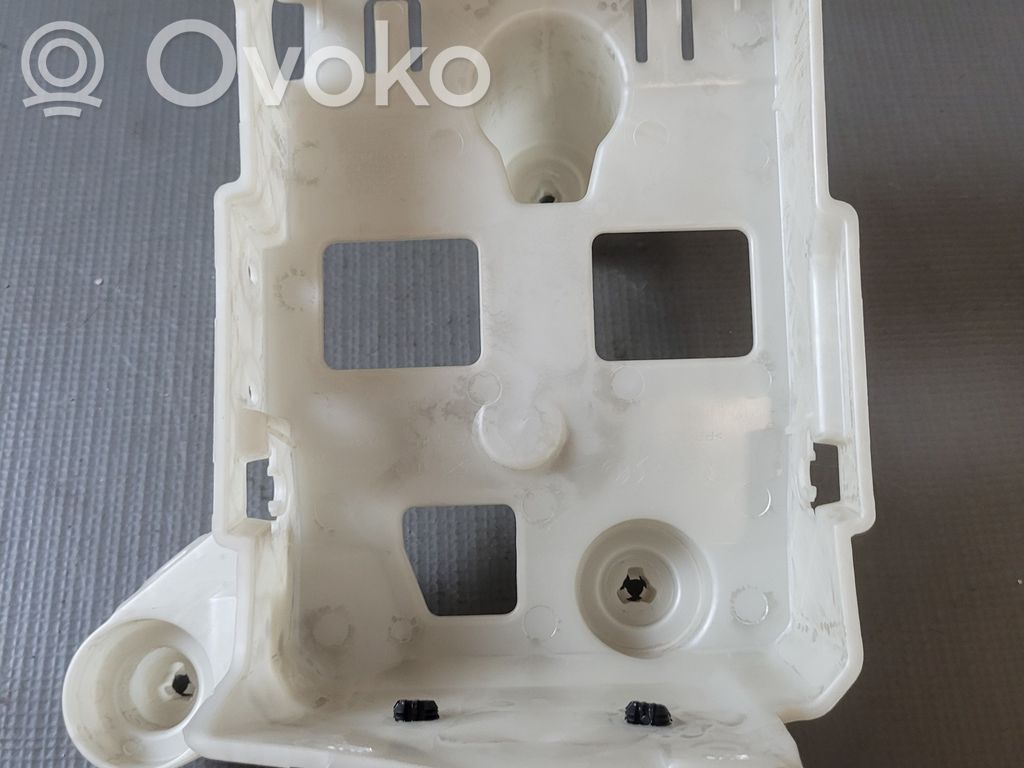 Peugeot 208 II Otros repuestos del interior 