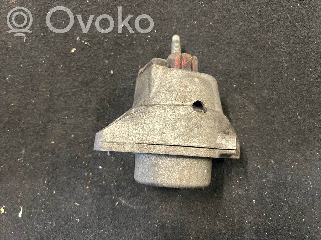 Chevrolet Camaro Engine mount bracket 