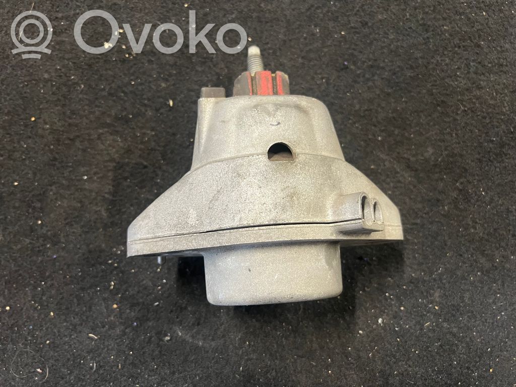 Chevrolet Camaro Engine mount bracket 