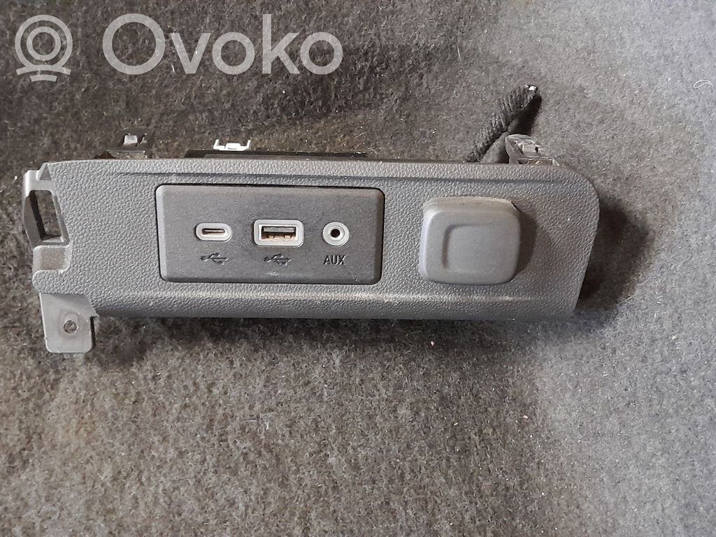 Enchufe conector USB   13529865