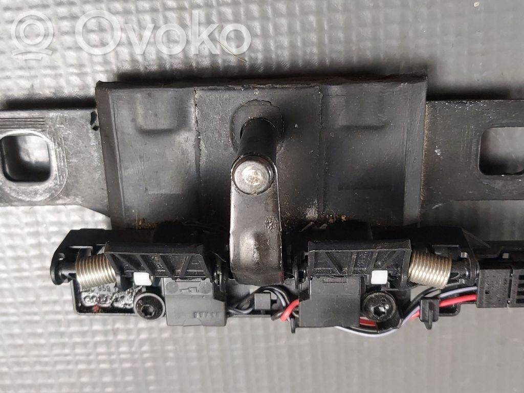 Audi SQ7 Trunk lock loop 