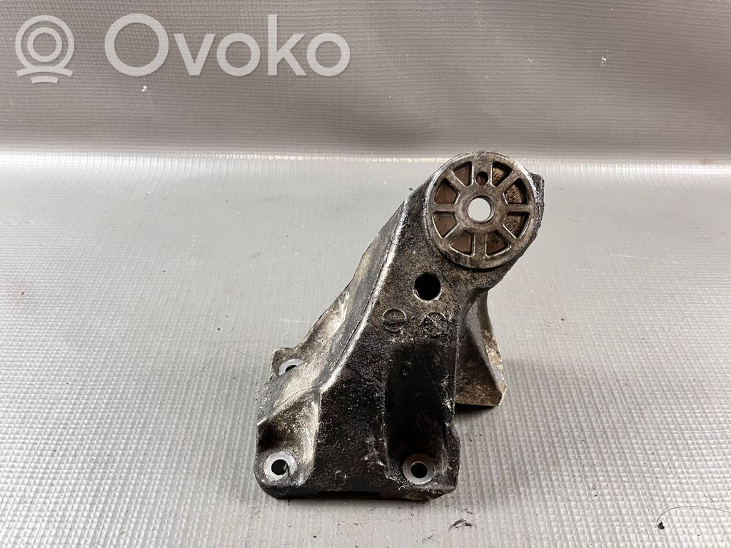 Audi SQ7 Engine mounting bracket 