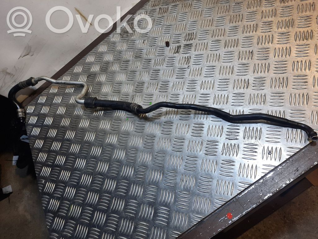 BMW 7 F01 F02 F03 F04 Pārnesumkārbas eļļas dzesētāja caurulīte (-es) / šļūtene (-es) 