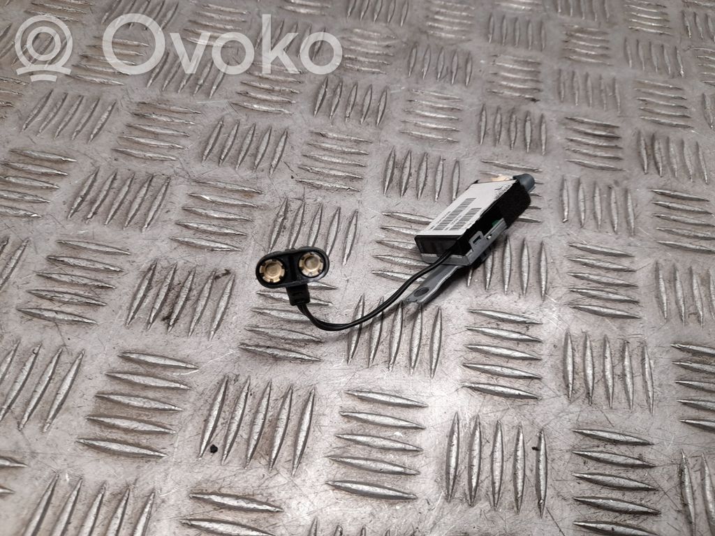 Antenos stiprintuvas   100479300B