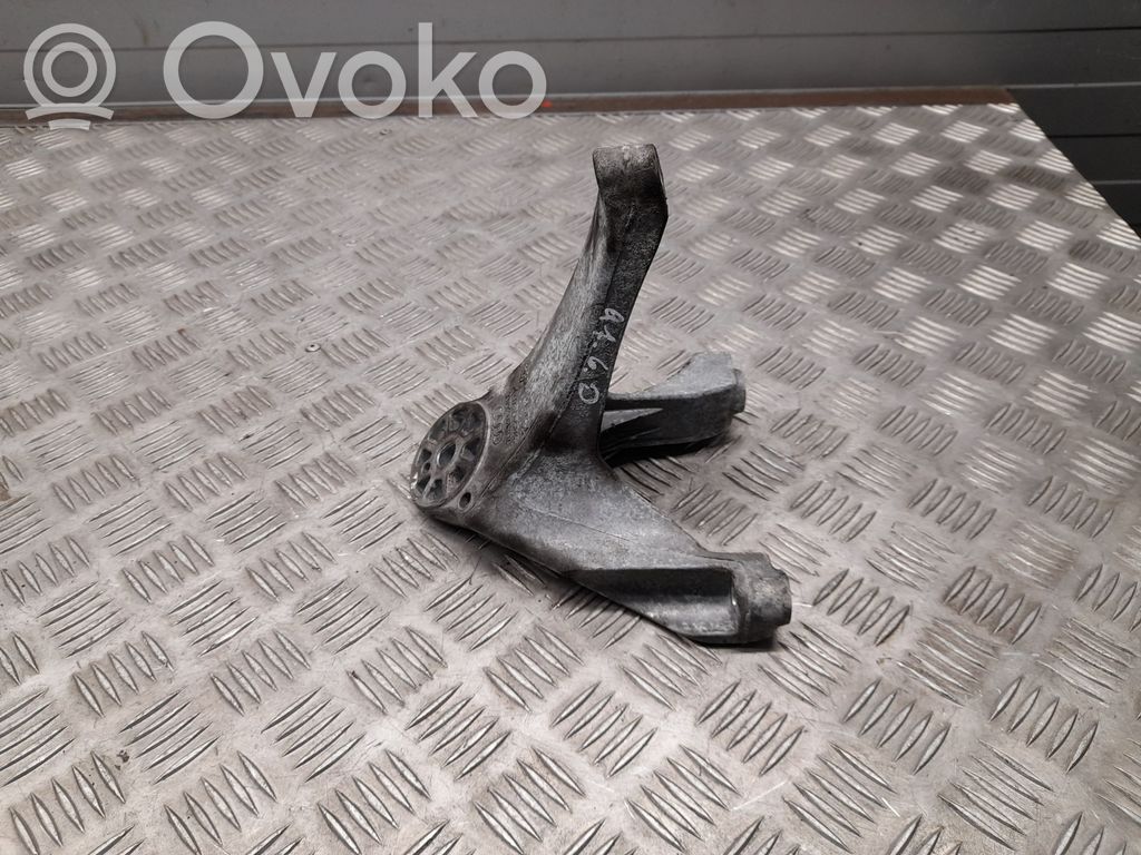 Audi Q7 4L Engine mounting bracket 