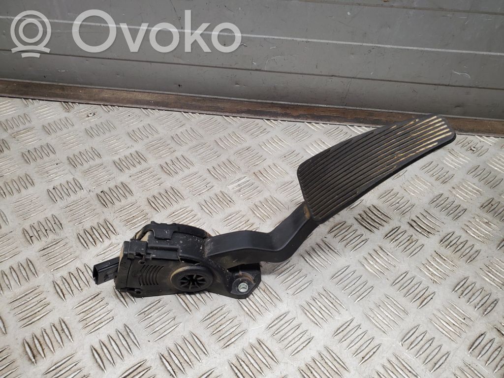 Accelerator throttle pedal   68043161AA