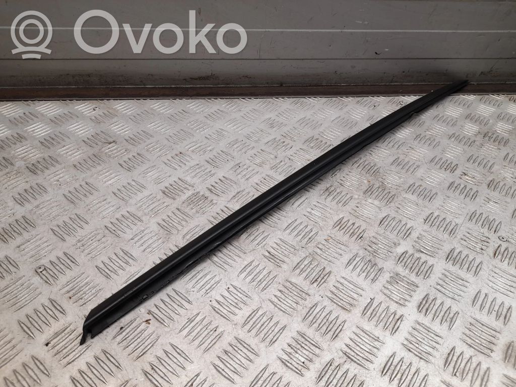 Audi Q8 Windshield trim 