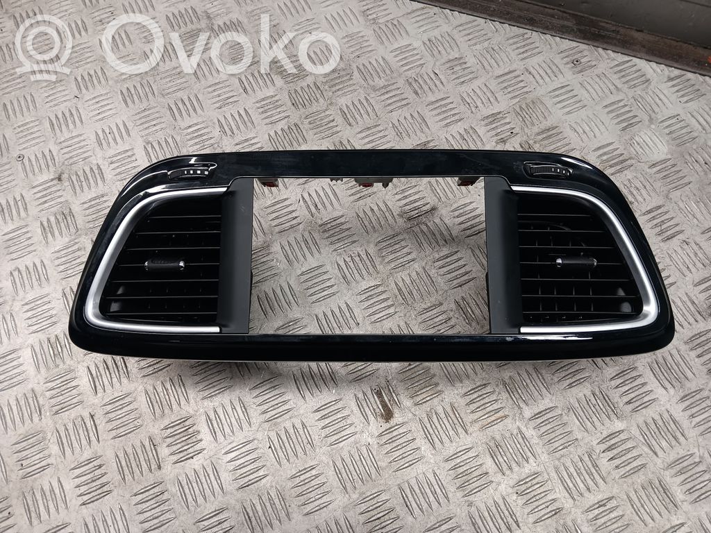 Chrysler Pacifica Centrinės oro grotelės 