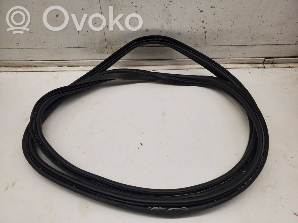 Volvo S90, V90 Gumowa uszczelka bagażnika tylnego / Na karoserii 