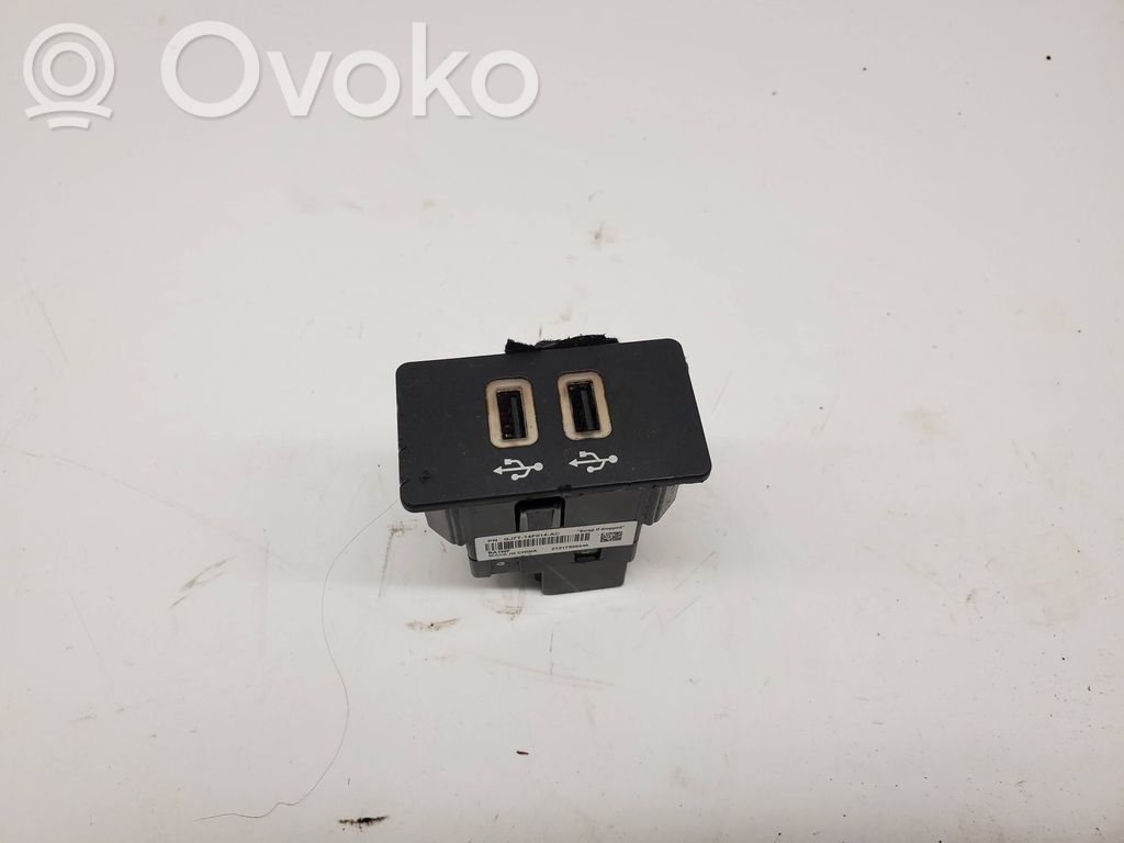 Enchufe conector USB   GJ7T14F014AC