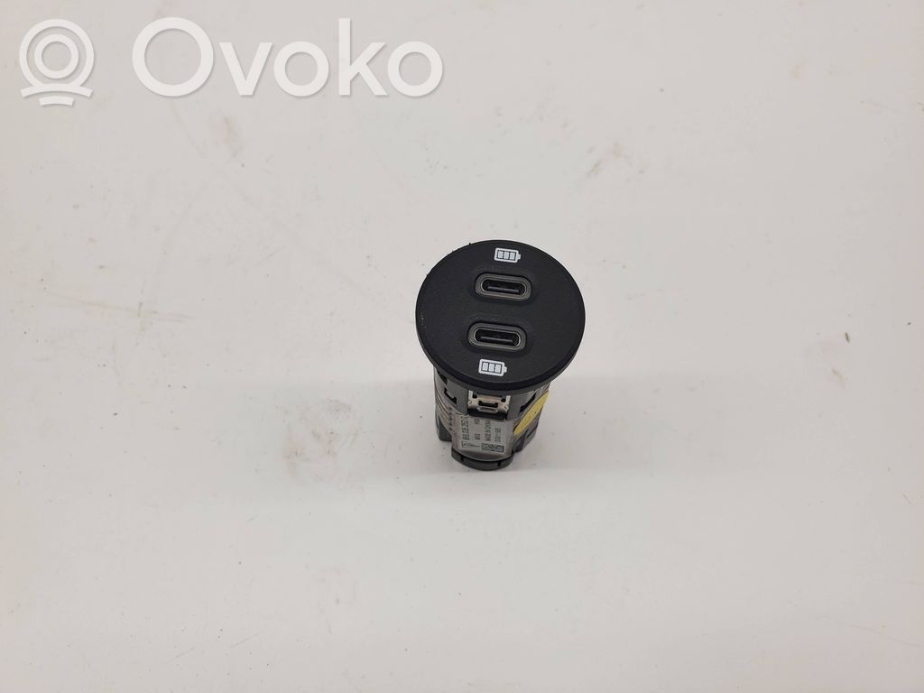 Porsche Macan (95B) USB socket connector 