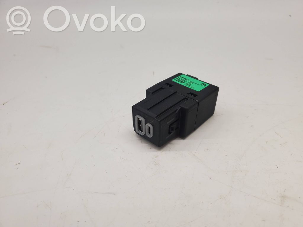 Enchufe conector USB   00505740940
