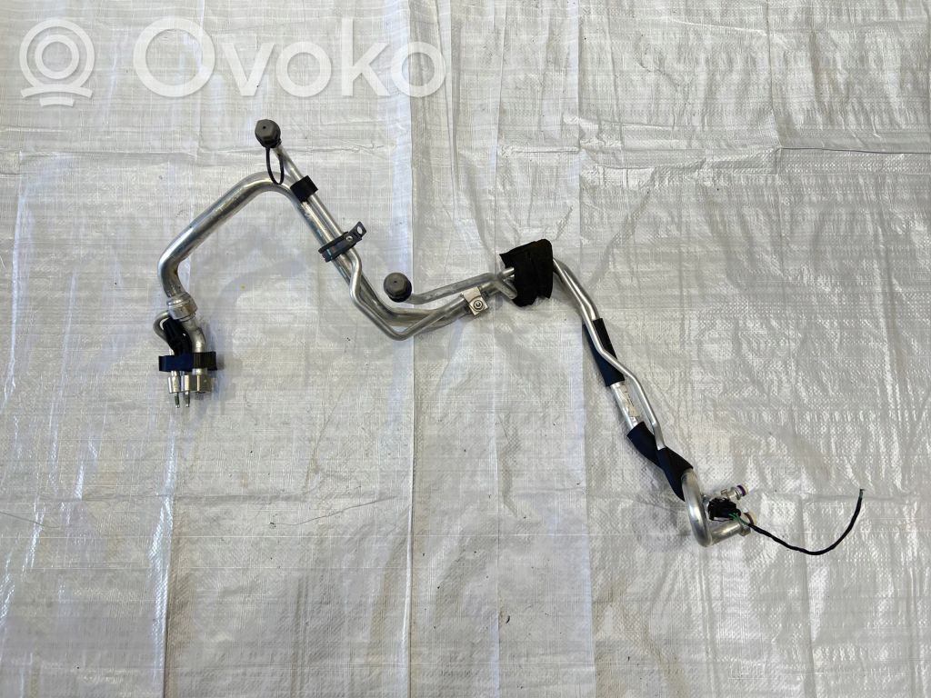 Ilmastointilaitteen putki (A/C)   HJ3219A834AB