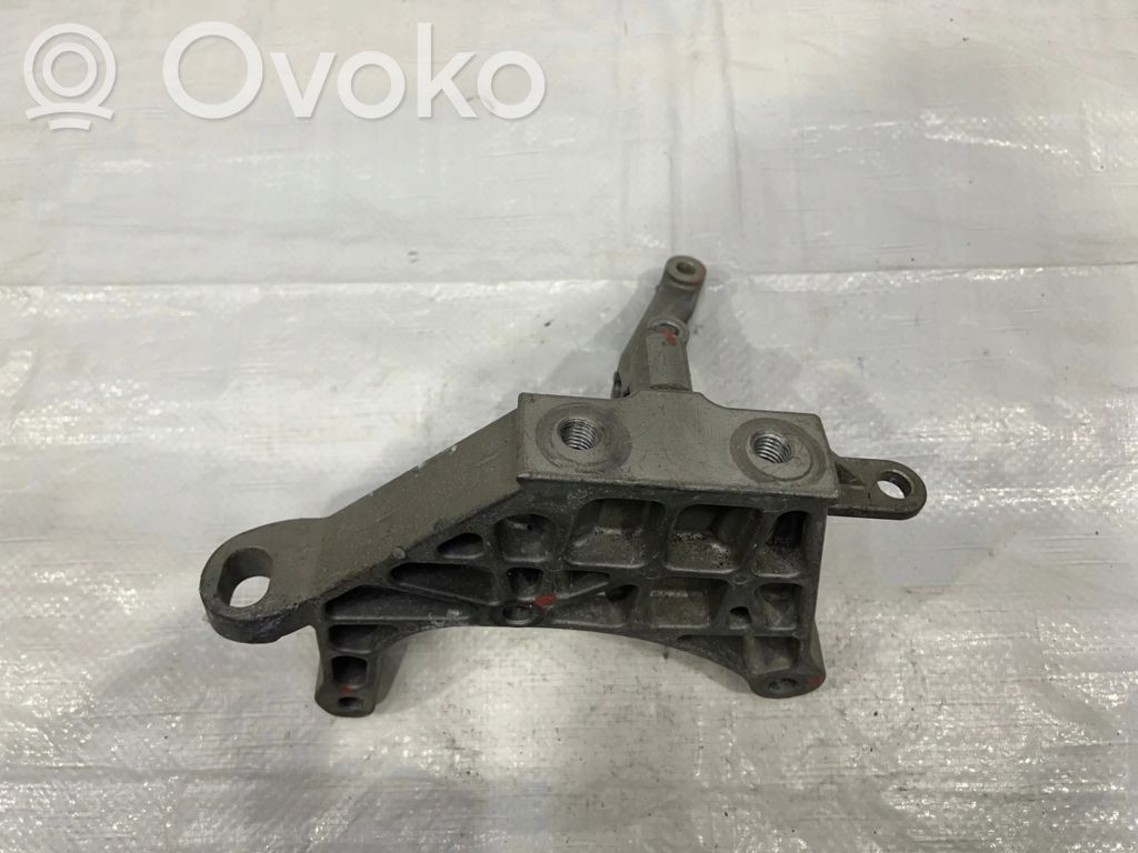 Engine mount bracket   52040965