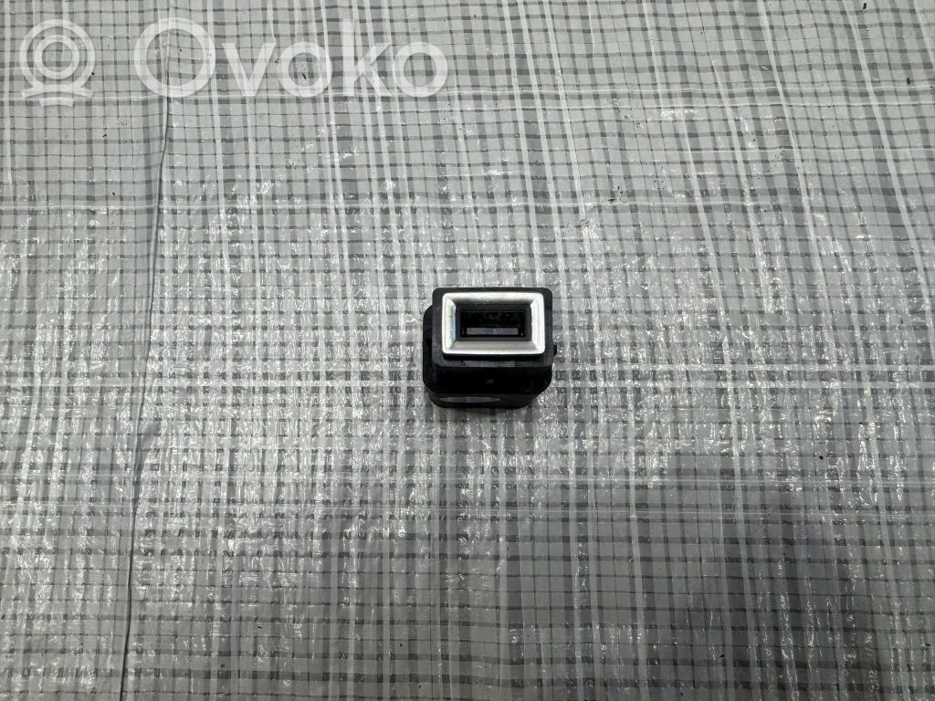 Fiat 600 Enchufe conector USB 