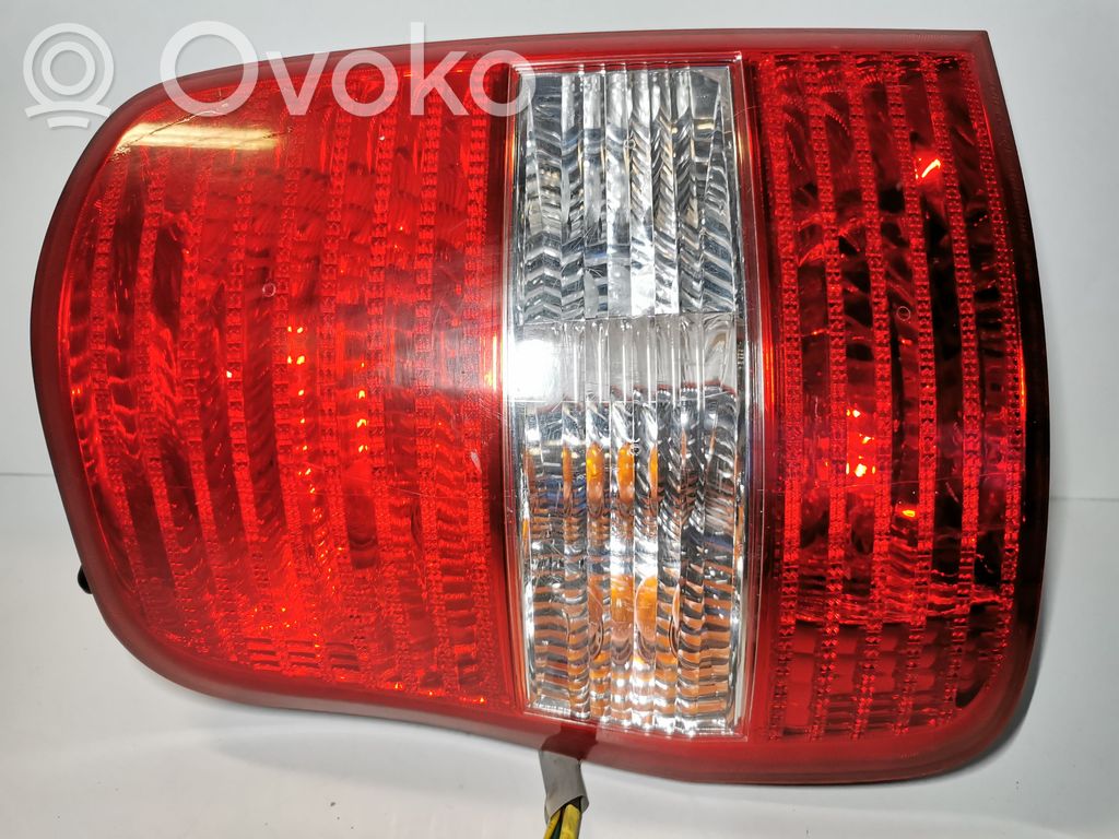KIA Carnival Задний фонарь в кузове 