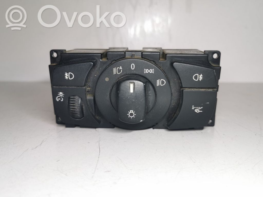 Light switch   6925289