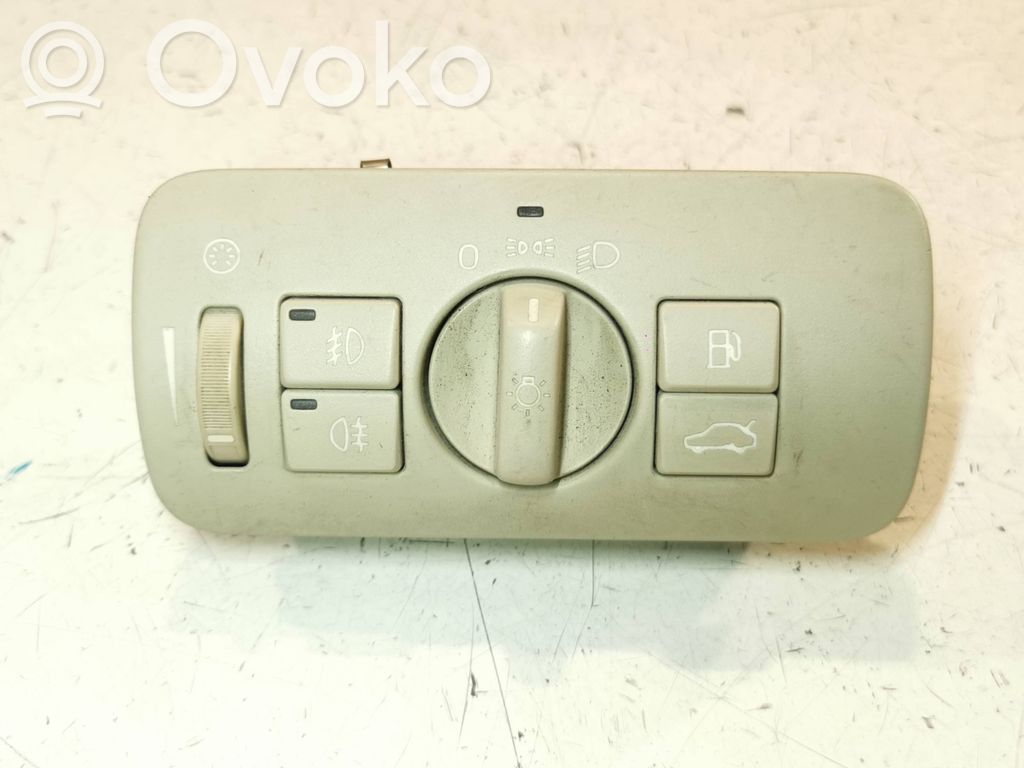 Light switch   04067323,091106A