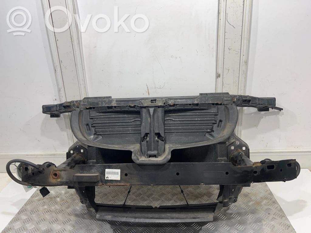 BMW 1 E81 E87 Radiatorių panelė 