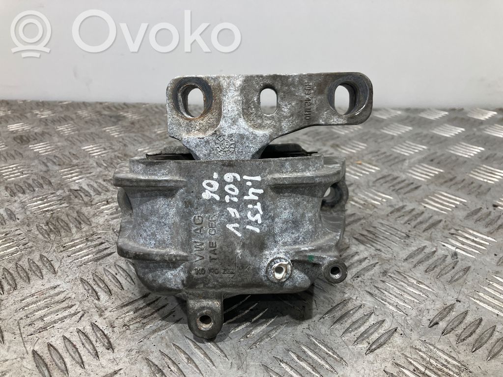Volkswagen Golf V Engine mount bracket 