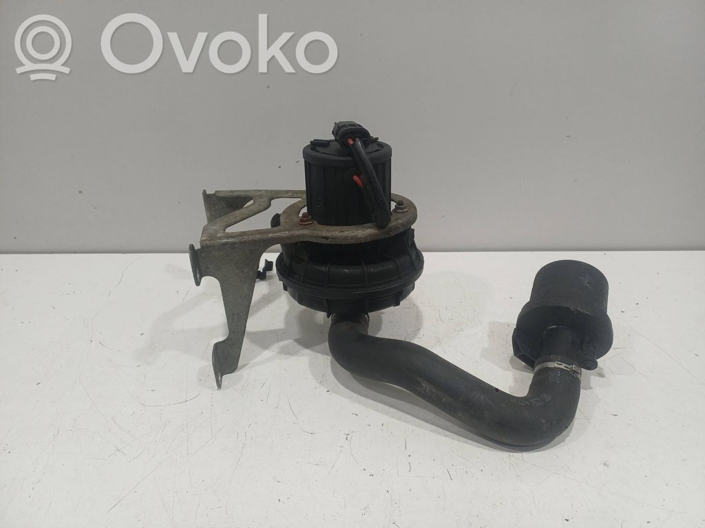 Toissijainen ilmapumppu   72812933,B7527600