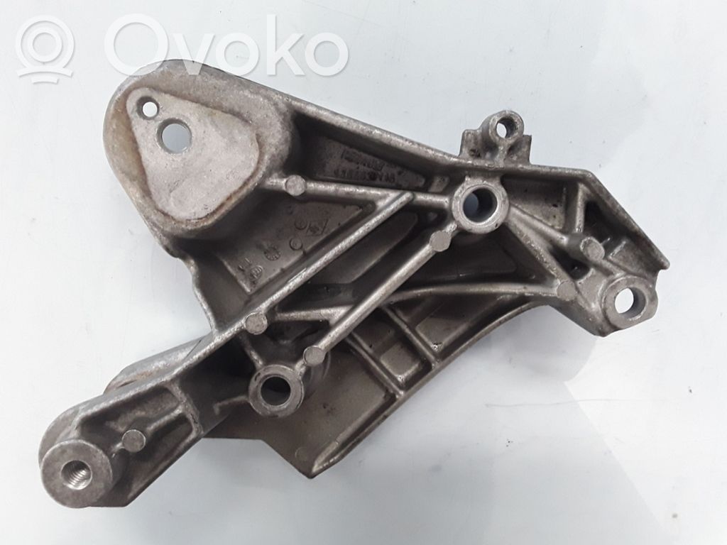 Renault Laguna II Engine mounting bracket 