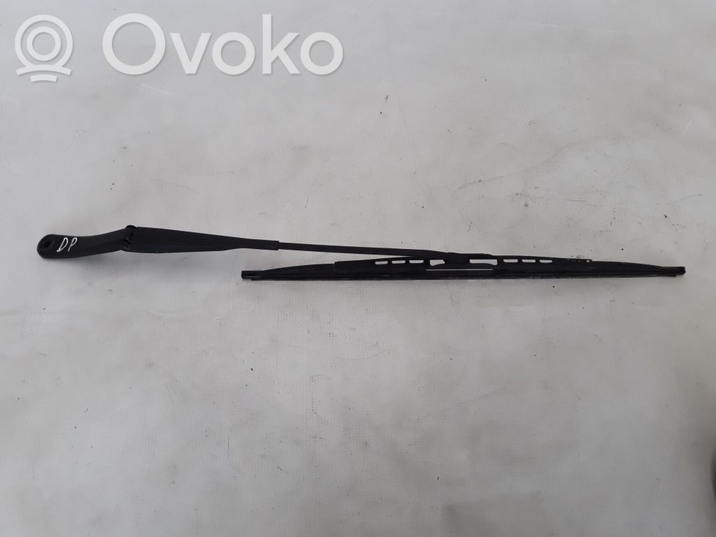 Front wiper blade arm