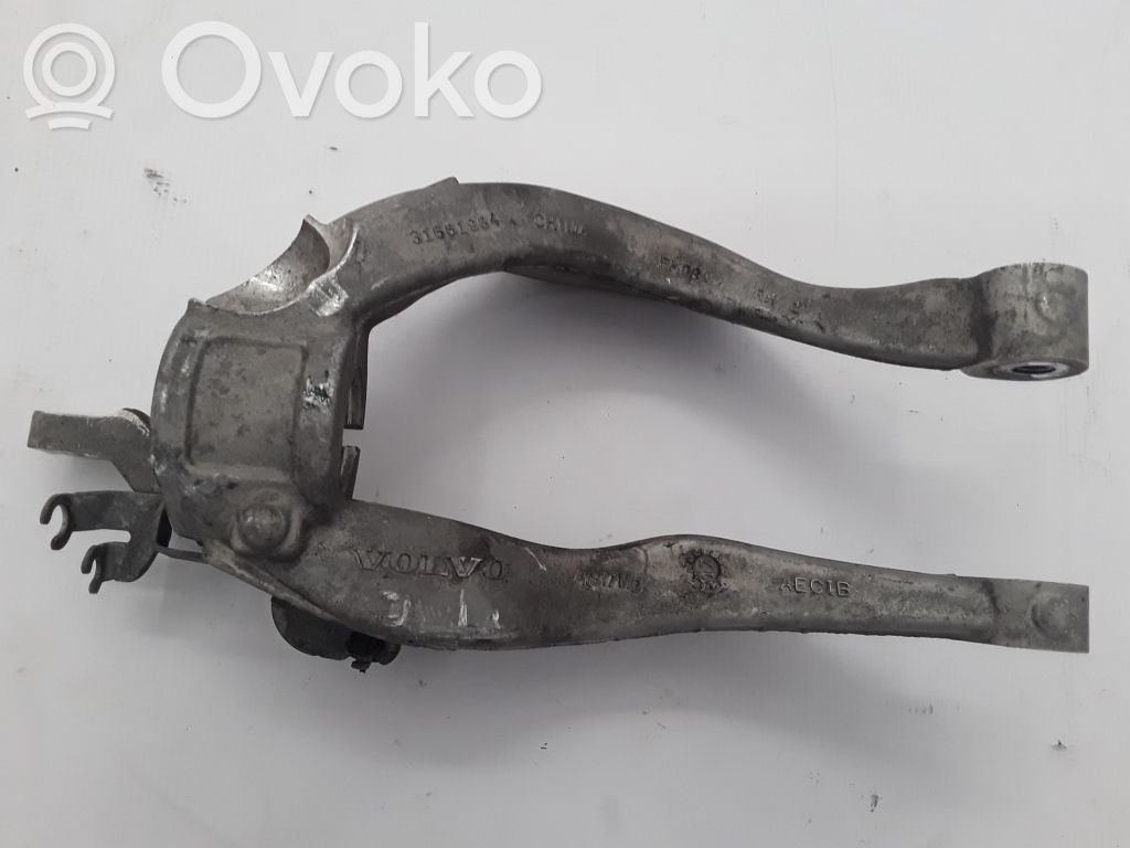 Volvo XC90 Lower shock absorber bracket 