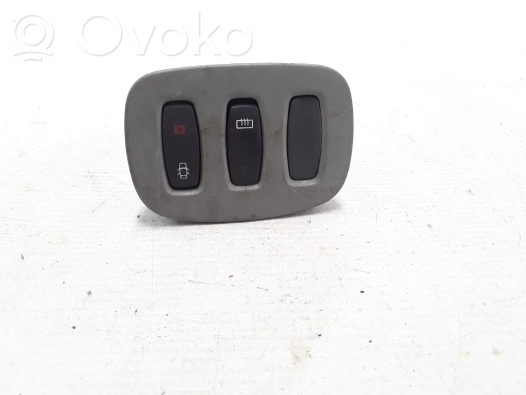 Opel Vivaro Windscreen/window heater switch 