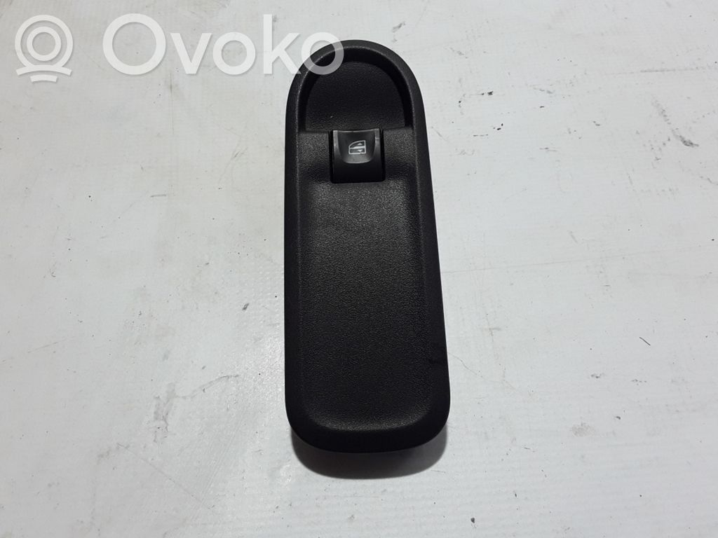 Dacia Duster Electric window control switch 