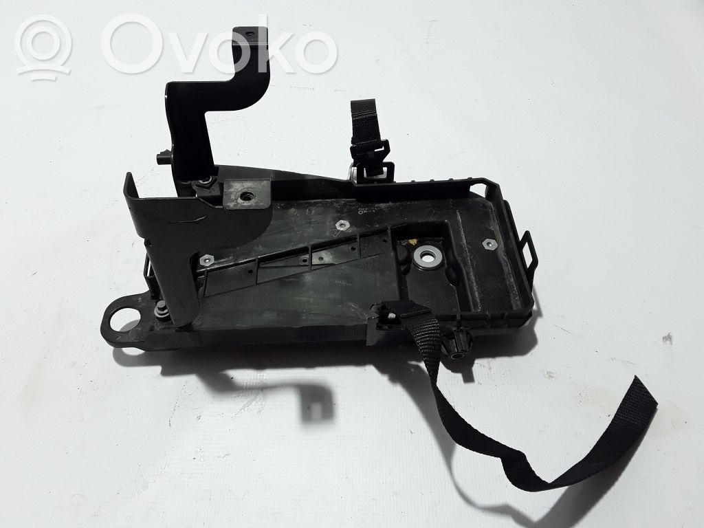 Volvo XC40 Battery bracket 