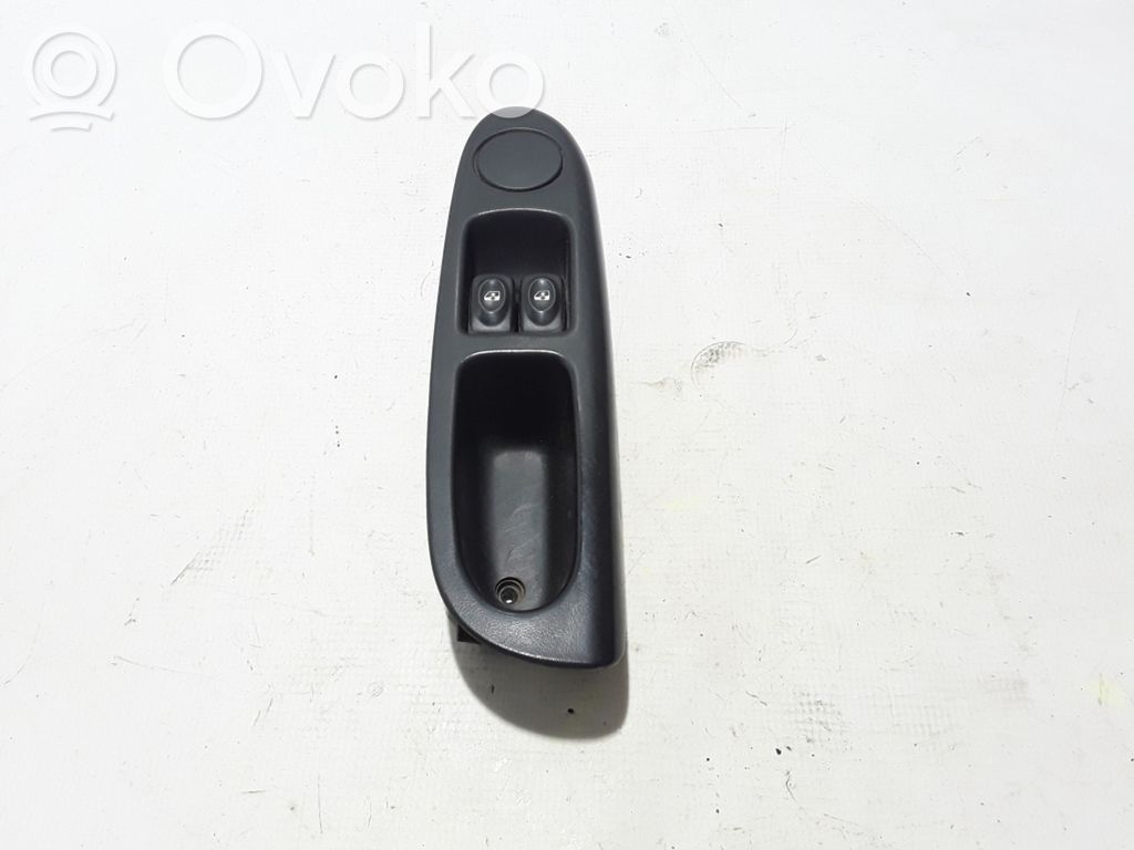 Renault Thalia I Electric window control switch 