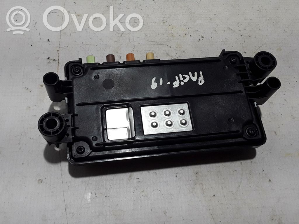Chrysler Pacifica Camera control unit module 