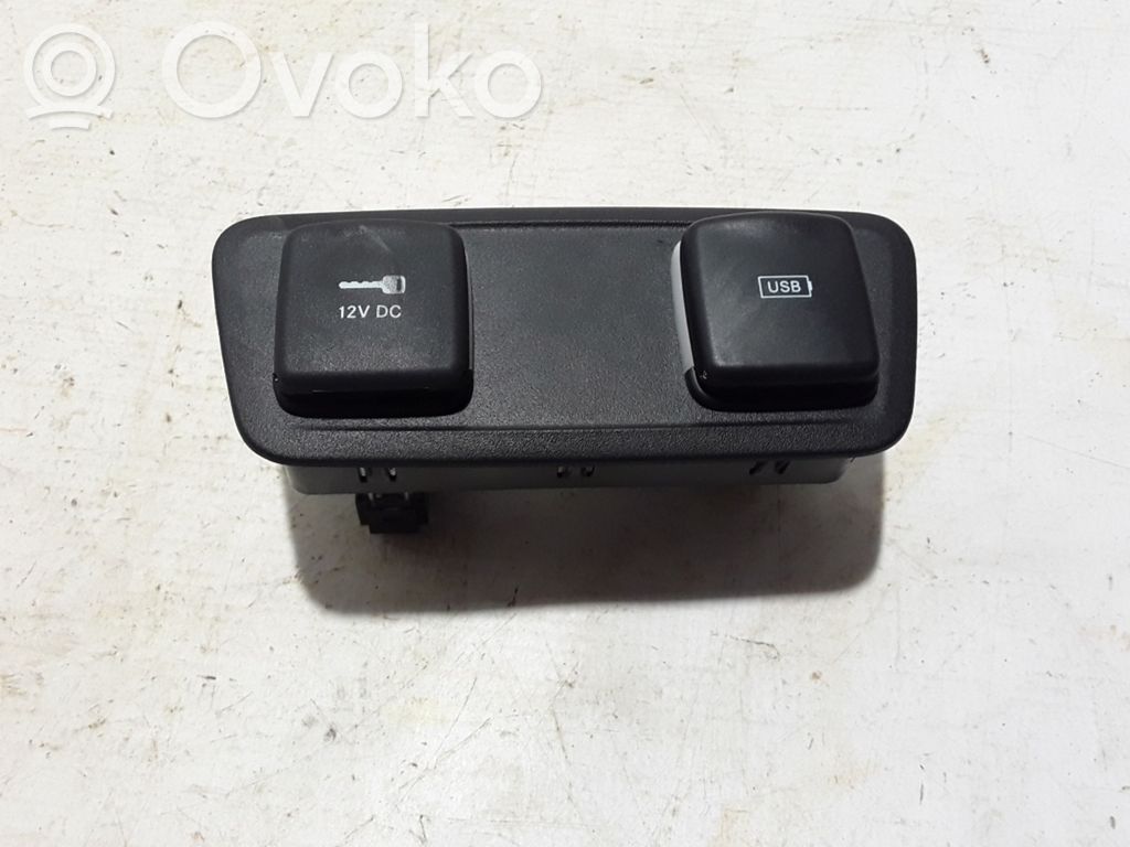 USB jungtis   68229847AB