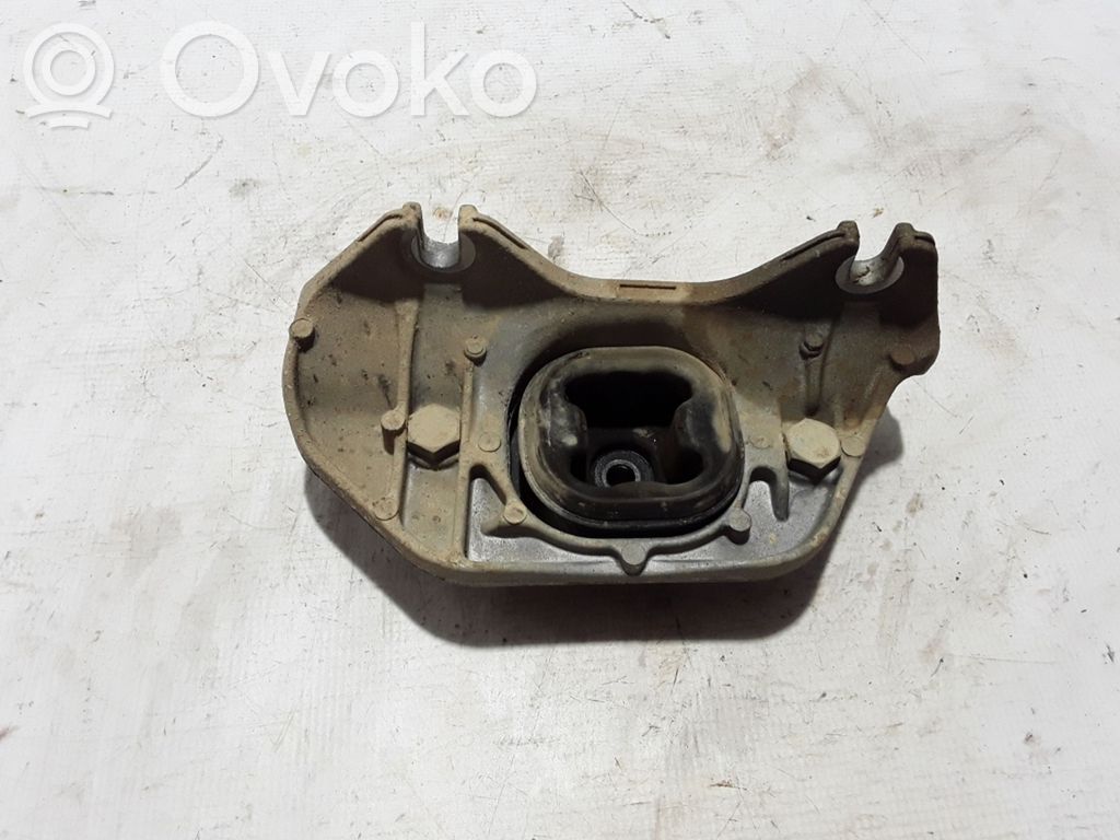 Dacia Duster Engine mount bracket 