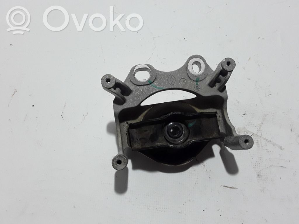 Engine mount bracket   112213137R