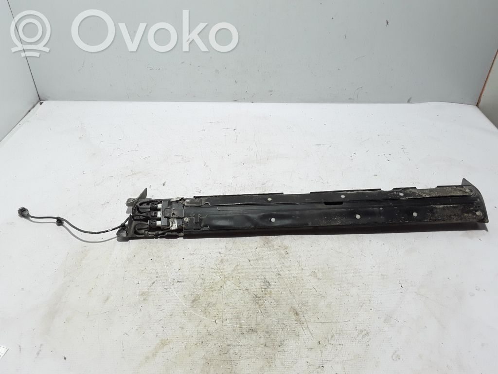 Chrysler Pacifica Sliding door trim 