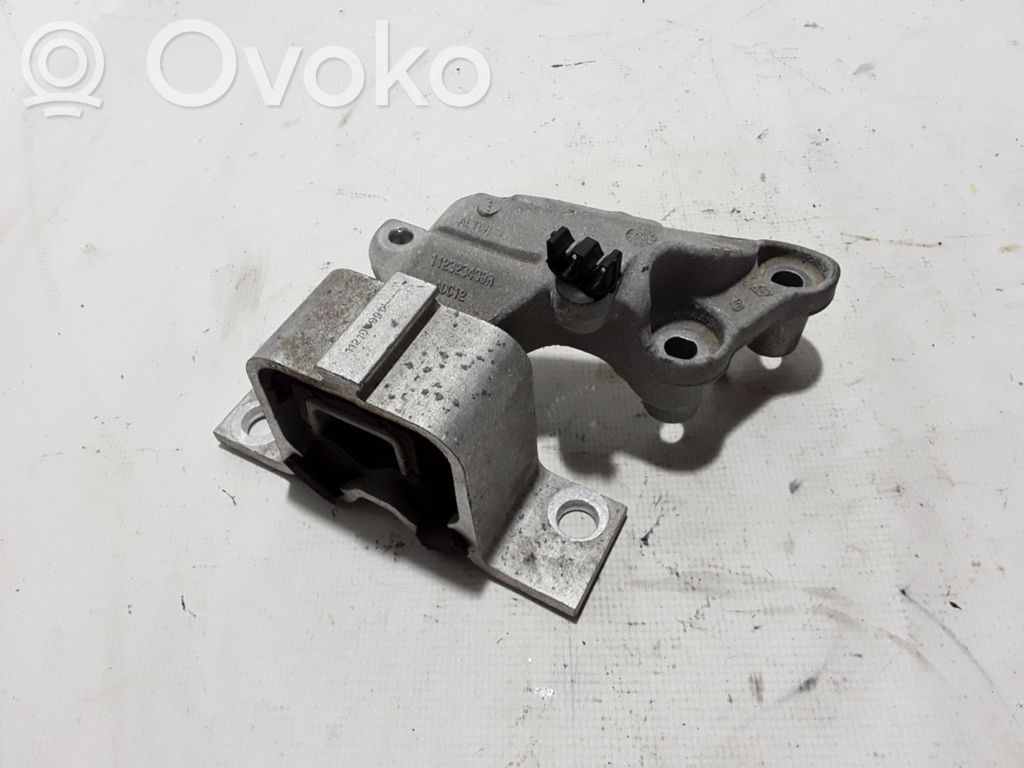 Dacia Duster II Engine mount bracket 