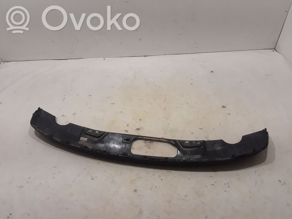 Volvo XC40 Moldura inferior del parachoques trasero 