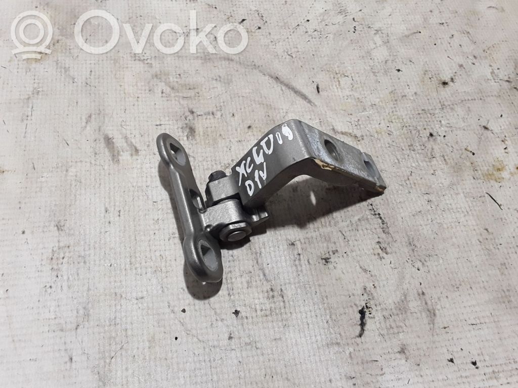 Volvo XC40 Front door upper hinge 