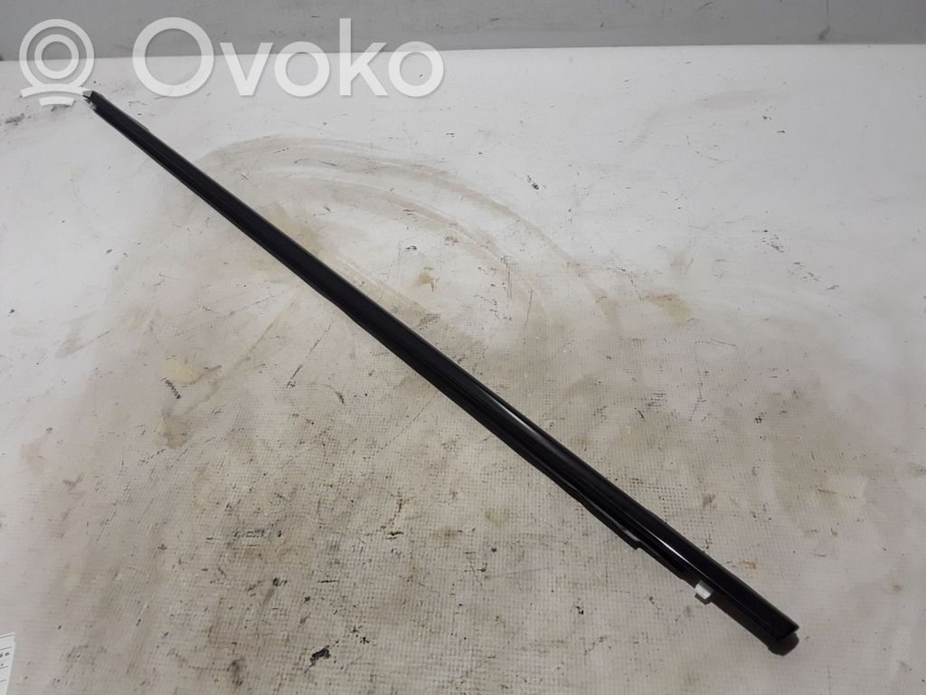 Volvo XC90 Listwa / Uszczelka szyby drzwi przednich 