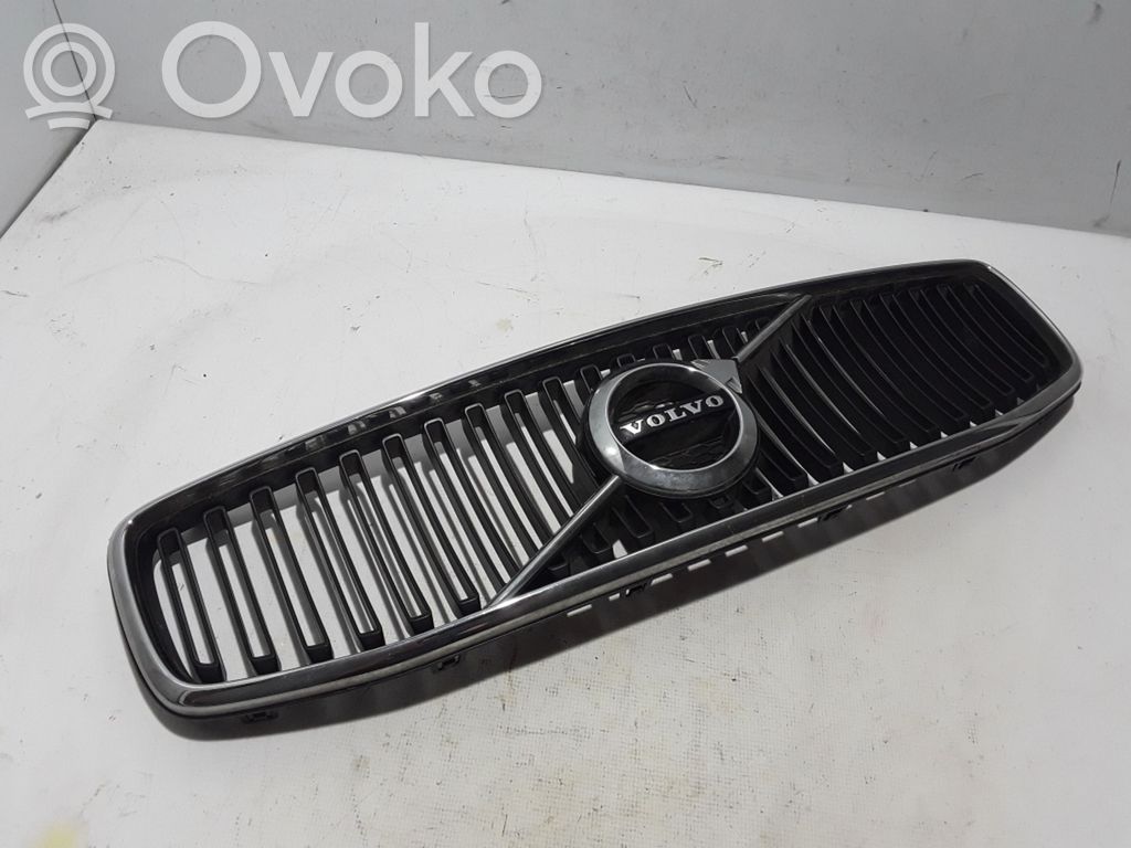 Volvo S90, V90 Etusäleikkö 