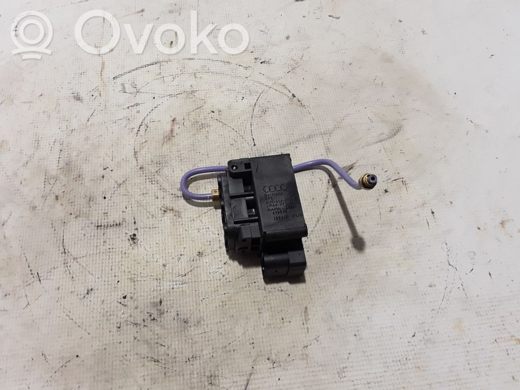 Audi A6 S6 C7 4G Rozdzielacz / Blok zaworowy zawieszenia pneumatycznego osi tylnej
